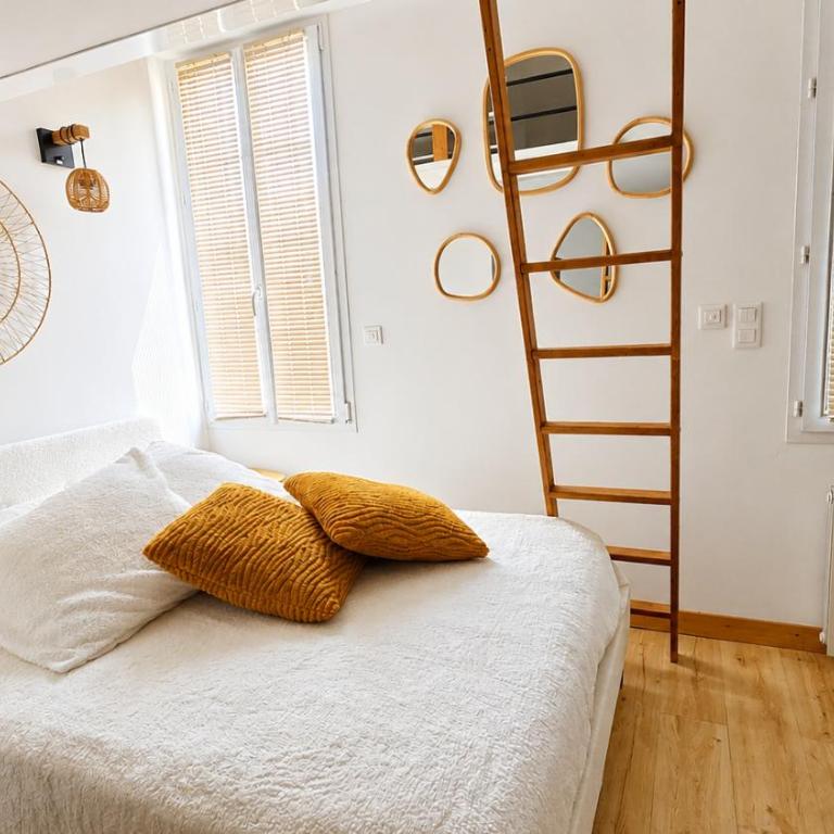 Plage à pied, face à la gare, LES SABLES D'OLONNE, maison type loft - Vacation Home - 2