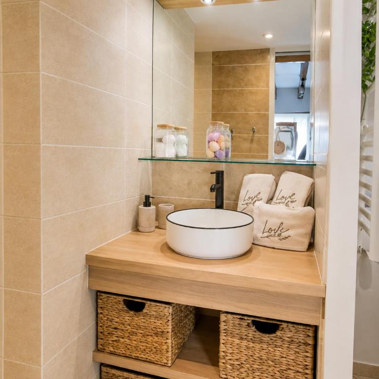 Plage à pied, face à la gare, LES SABLES D'OLONNE, maison type loft - Vacation Home - 19