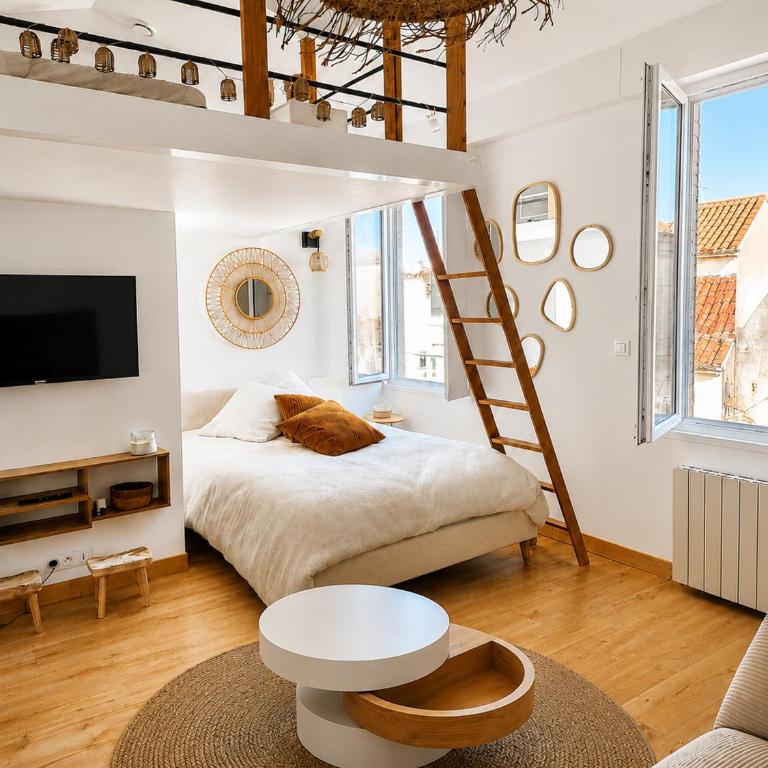 Plage à pied, face à la gare, LES SABLES D'OLONNE, maison type loft - Vacation Home - 1