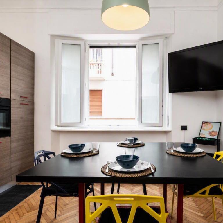 Pop House - Spacious flat next to Cathedral & Lake - Two-Bedroom Apartment - 34