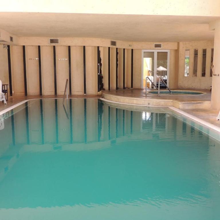Depto en Howard Johnson Pilar - Apartamento de 2 dormitorios - 35
