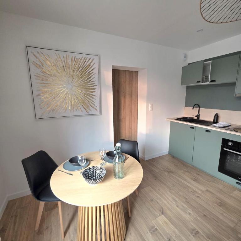 Nouveau ! L'escale de Vigon, Appartement neuf entre bourg et plage, climatisé, wifi, parking, linge et ménage en fin de séjour compris - Appartement 1 Chambre - 14