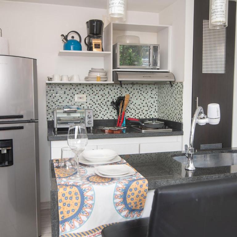 Staynova loft acogedor en El Poblado, Medellín - Estudio - 8