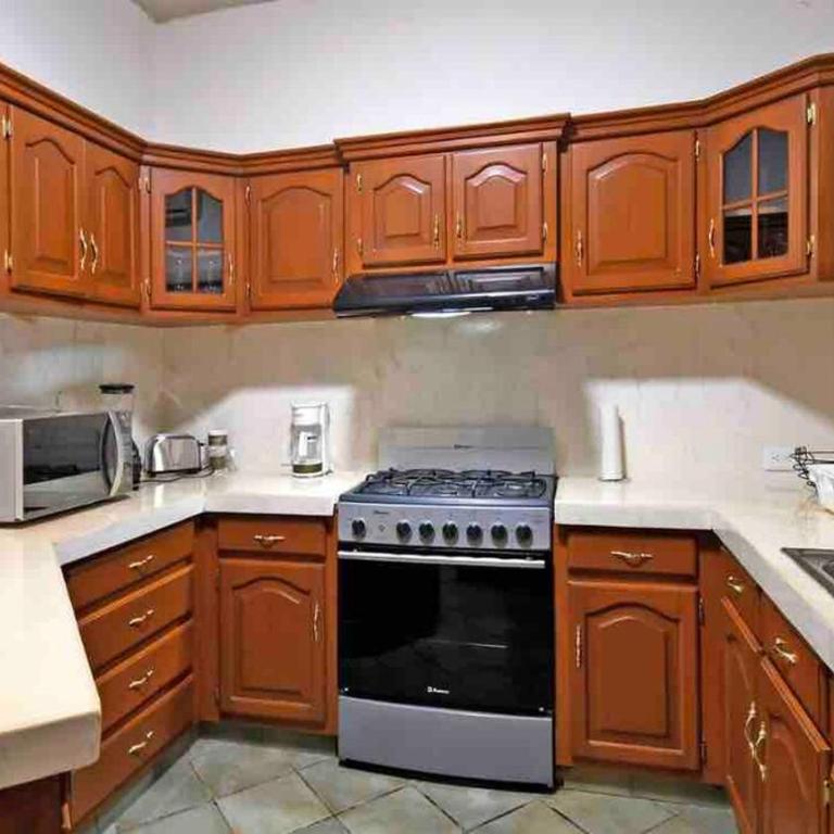 One story house, private pool, walk to beachfront - Casa de 3 dormitorios - 7