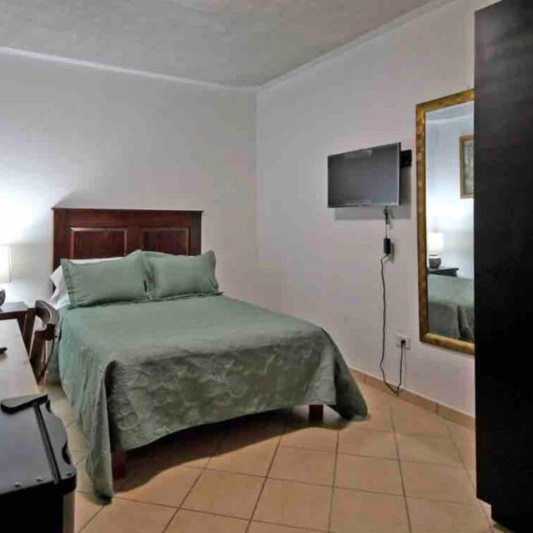 One story house, private pool, walk to beachfront - Casa de 3 dormitorios - 9