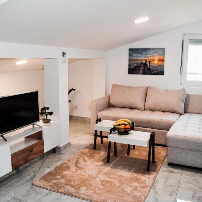 Apartman Emili Kotor-Ljesevici - One-Bedroom Apartment - 1