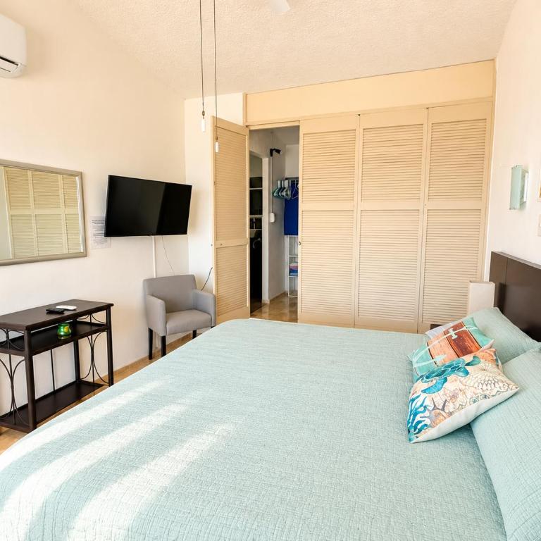 Spectacular Beachfront Penthouse with private Ocean View Terrace Brisas Shores 2 bedrooms - Two-Bedroom Apartment - 43