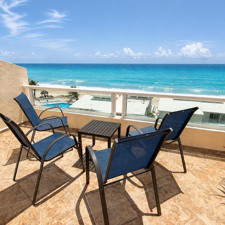 Spectacular Beachfront Penthouse with private Ocean View Terrace Brisas Shores 2 bedrooms - Two-Bedroom Apartment - 40