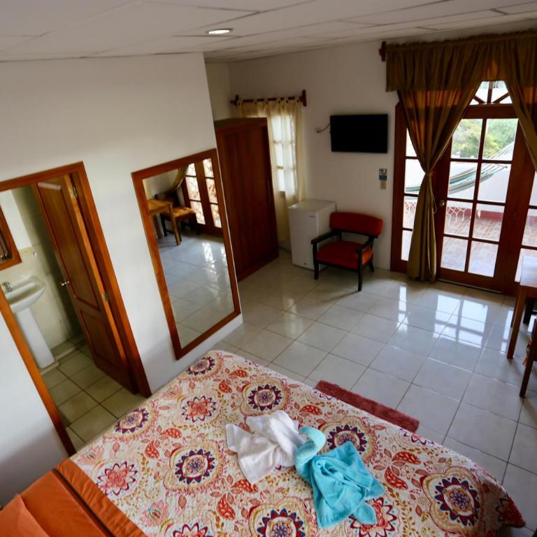 La Perla Hotel - Suite with Sea View - 4