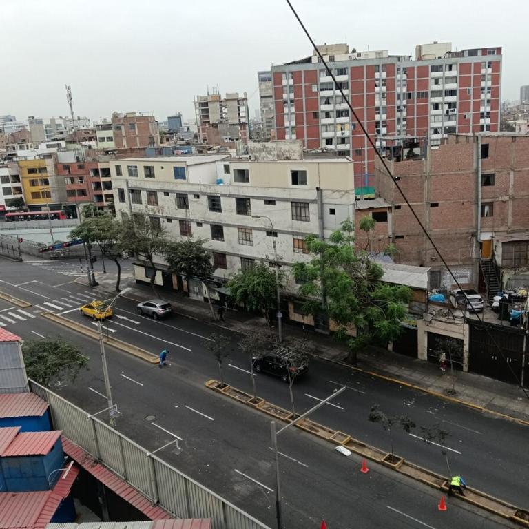 Depa Centro de Lima WiFi cerca Plaza San Martín - Three-Bedroom Apartment - 5