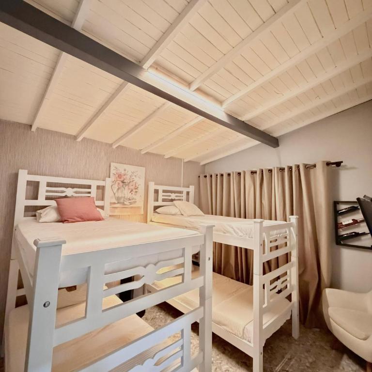 Hotel Hola Medellín - 4-Bed Mixed Dormitory Room - 2