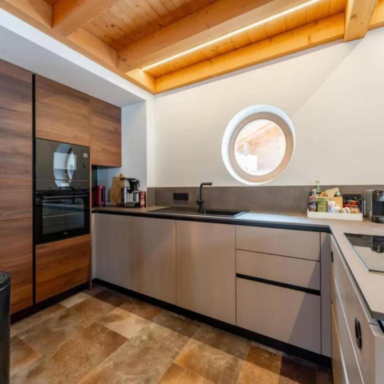 Comfortable Alpine Chalet for 12 - Maison de Vacances 5 Chambres - 14