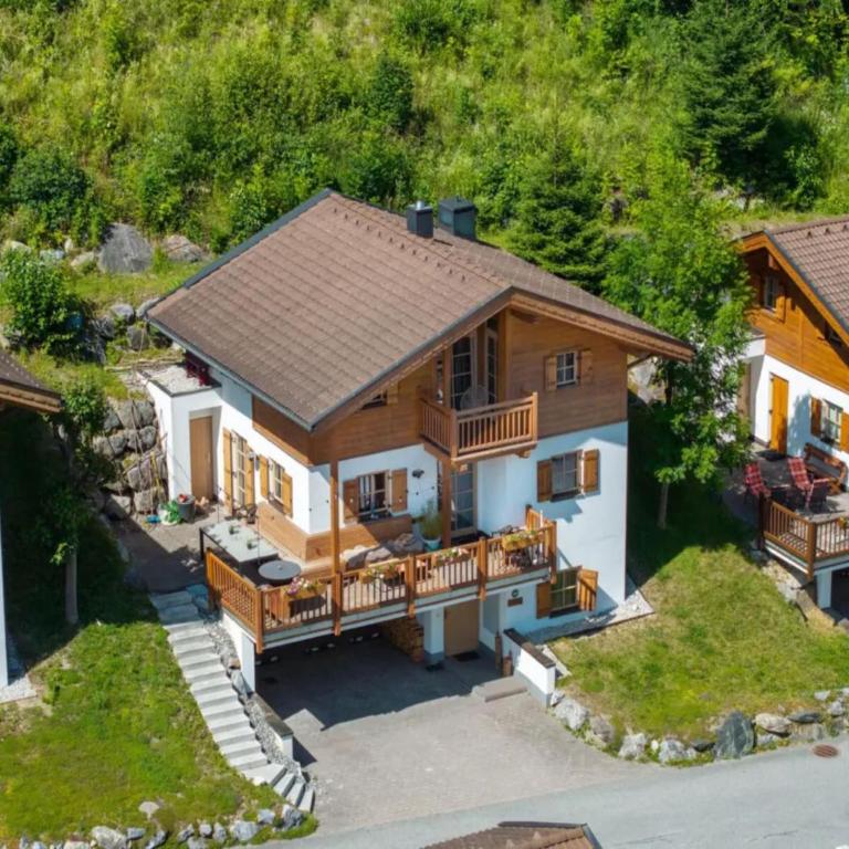 Comfortable Alpine Chalet for 12 - Maison de Vacances 5 Chambres - 31