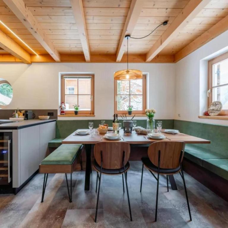 Comfortable Alpine Chalet for 12 - Maison de Vacances 5 Chambres - 12