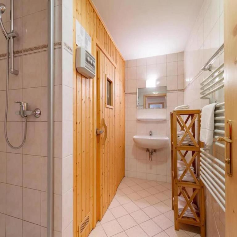 Comfortable Alpine Chalet for 12 - Maison de Vacances 5 Chambres - 23