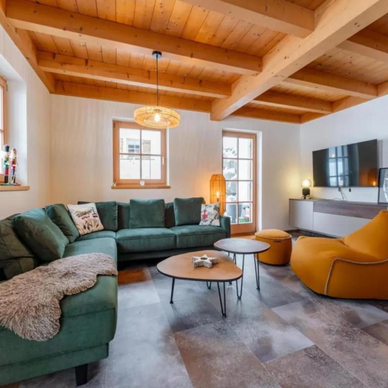 Comfortable Alpine Chalet for 12 - Maison de Vacances 5 Chambres - 2