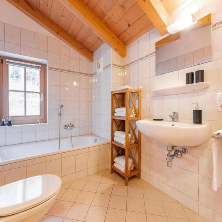 Comfortable Alpine Chalet for 12 - Maison de Vacances 5 Chambres - 22