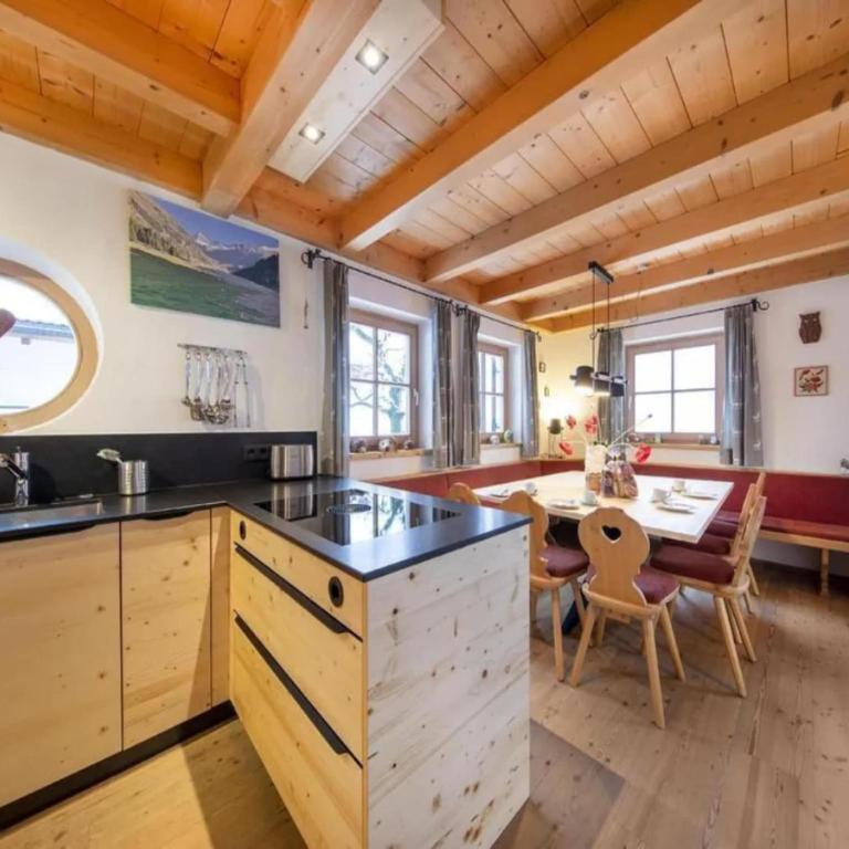 Spacious Detached Chalet in Holiday Village - Maison de Vacances 5 Chambres - 17