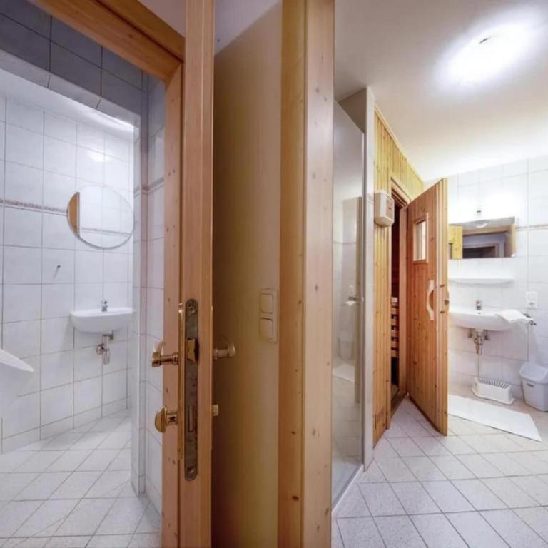 Spacious Detached Chalet in Holiday Village - Maison de Vacances 5 Chambres - 23