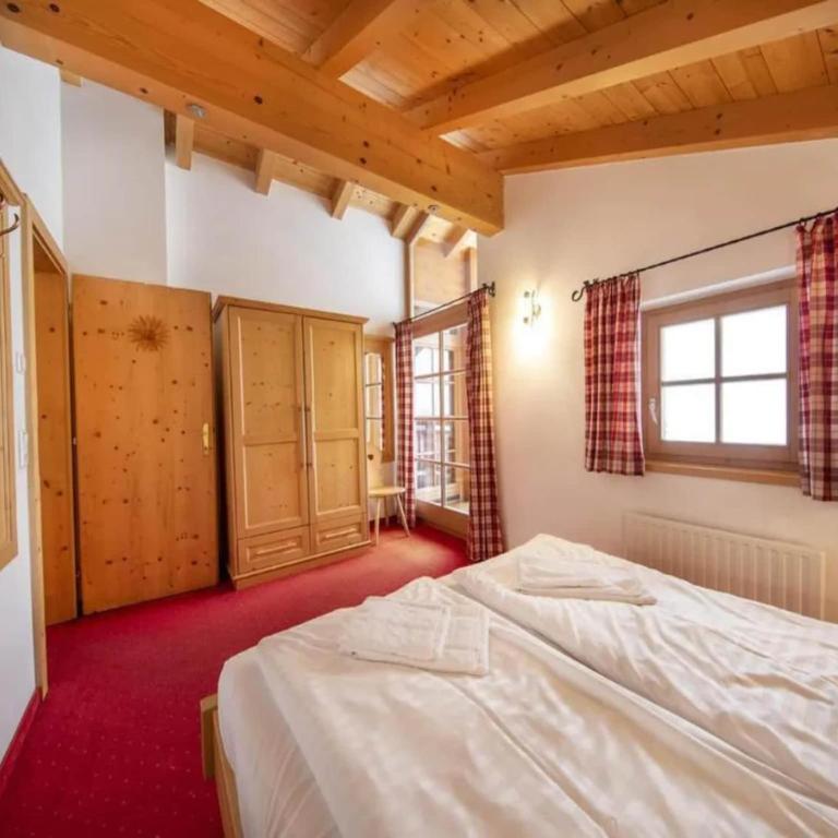 Spacious Detached Chalet in Holiday Village - Maison de Vacances 5 Chambres - 31