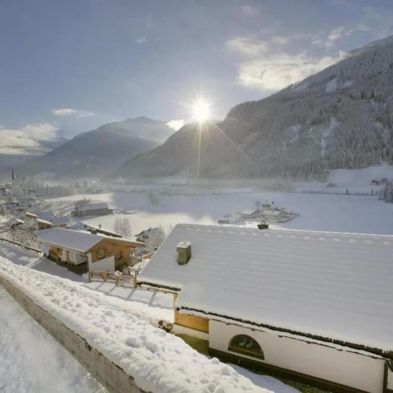 Stylish Ten-Person Alpine Chalet - Maison de Vacances 4 Chambres - 42