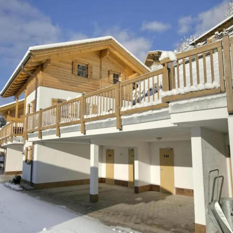 Stylish Ten-Person Alpine Chalet - Maison de Vacances 4 Chambres - 40