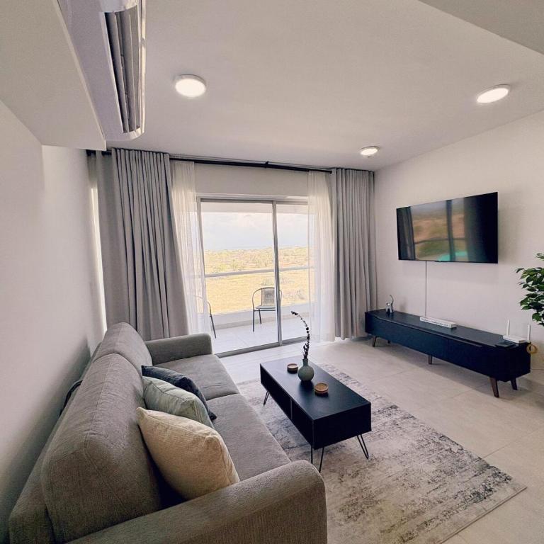 Amplio apartamento con piscina en Serena del Mar - Two-Bedroom Apartment - 1