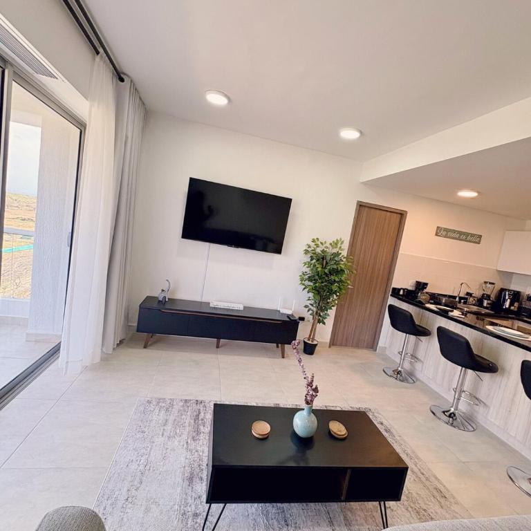 Amplio apartamento con piscina en Serena del Mar - Two-Bedroom Apartment - 36