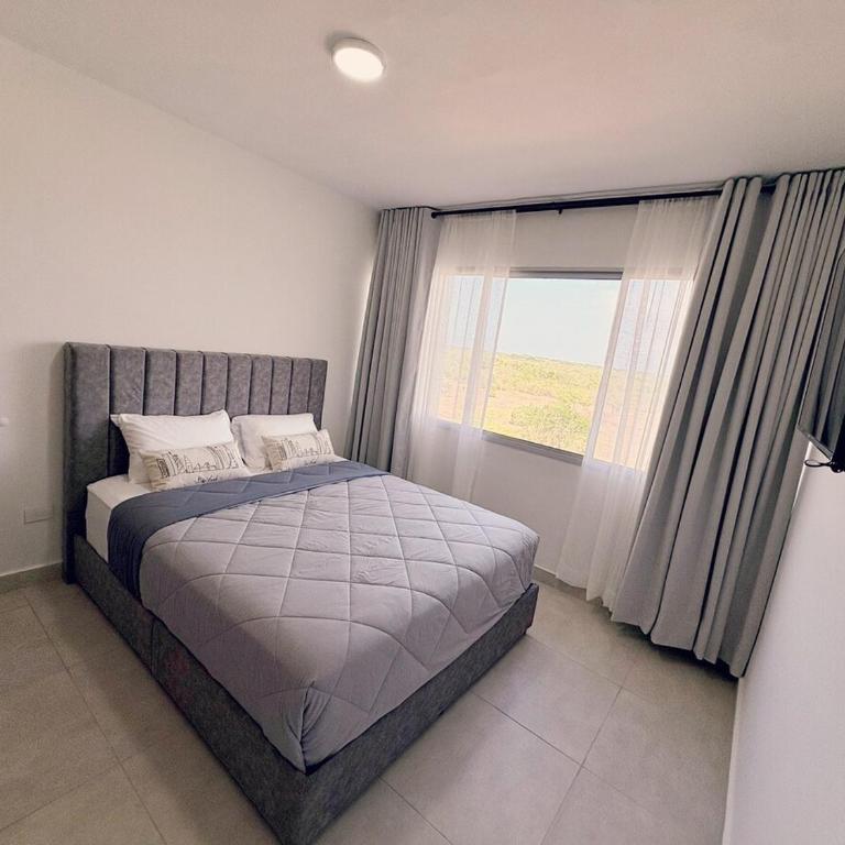 Amplio apartamento con piscina en Serena del Mar - Two-Bedroom Apartment - 39