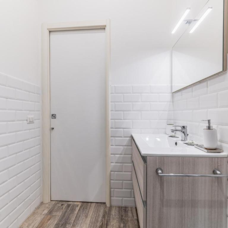 Campani Rooms - Termini Train Station & Wi-Fi - Camera Tripla con Bagno Privato Esterno - 4
