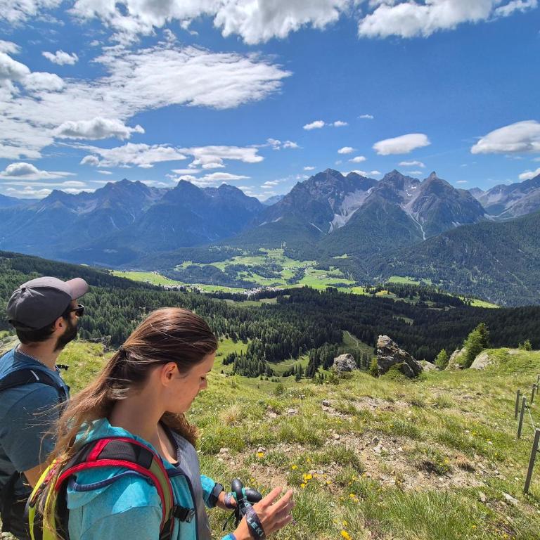Chasa Aquileia Engadin Scuol - Bergblick, 6 Pers, zentral, Terrasse, Gratisparken - Apartment mit Blick auf die Berge - 80