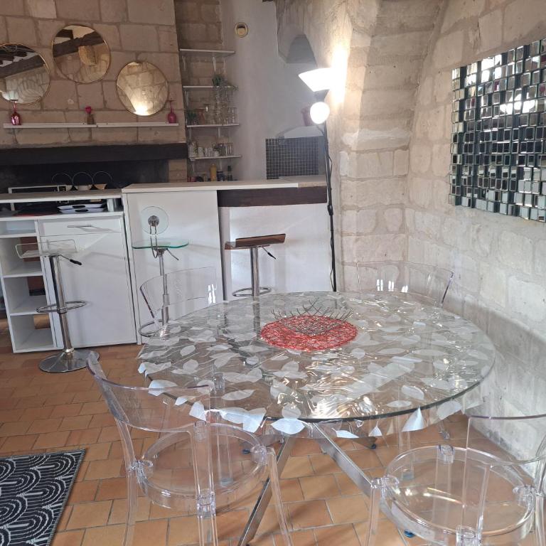 T1 duplex dans un monument historique classé à 20 m de la célèbre place Plumereau - Appartement 1 Chambre - 12