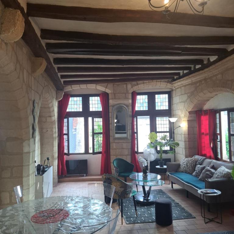 T1 duplex dans un monument historique classé à 20 m de la célèbre place Plumereau - Appartement 1 Chambre - 7