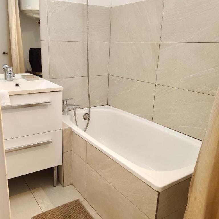 Appartement Sainte-Maxime - Terrasse, Clim & parking - Apartment mit 1 Schlafzimmer - 10