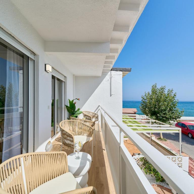 Seaside Townhouse La Cala de Mijas, 4 Bedrooms, 4 Bathrooms, Sleeps 8, Terrace, BBQ, WiFi - Casa de 4 dormitorios - 9