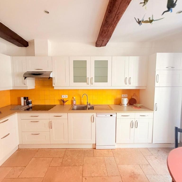 Bormes center 75 m2 artistic stay 2 to 4 people - Appartement 2 Chambres - 79