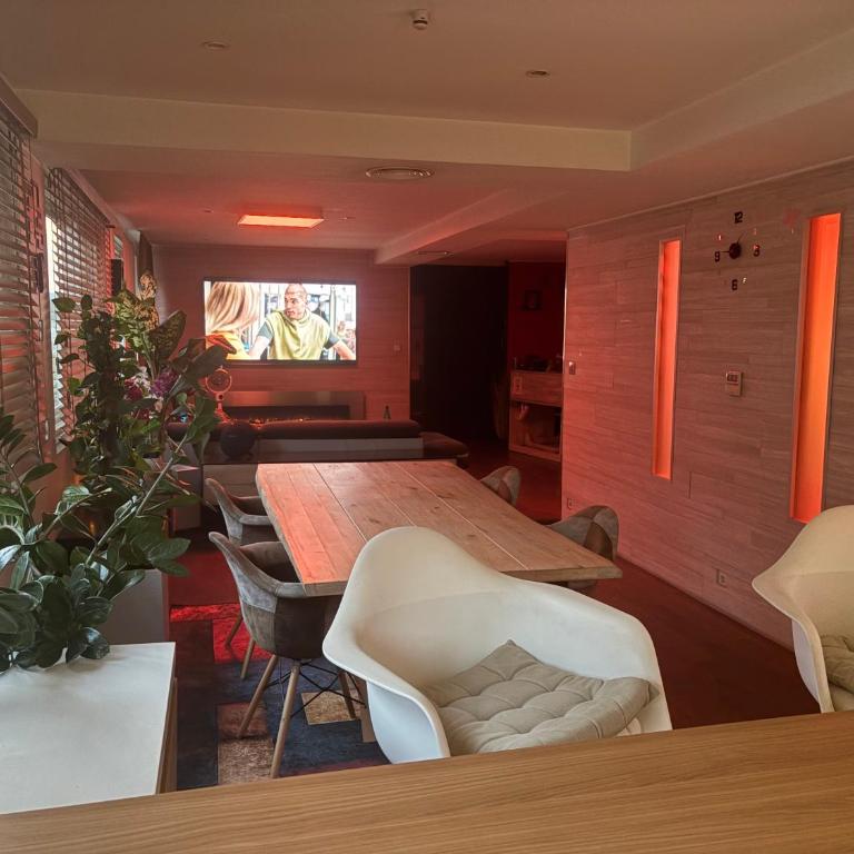 appartement moderne et spacieux, parking privé, climatisation, proche de la vieille ville et du Lac - Appartement 1 Chambre - 4