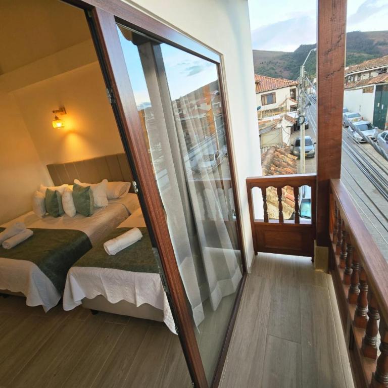 Hotel Los Olivos - Triple Room with Balcony - 5