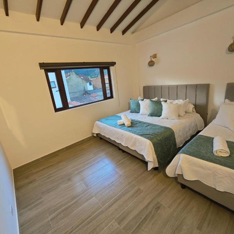 Hotel Los Olivos - Two-Bedroom Deluxe Apartment with Balcony - 4