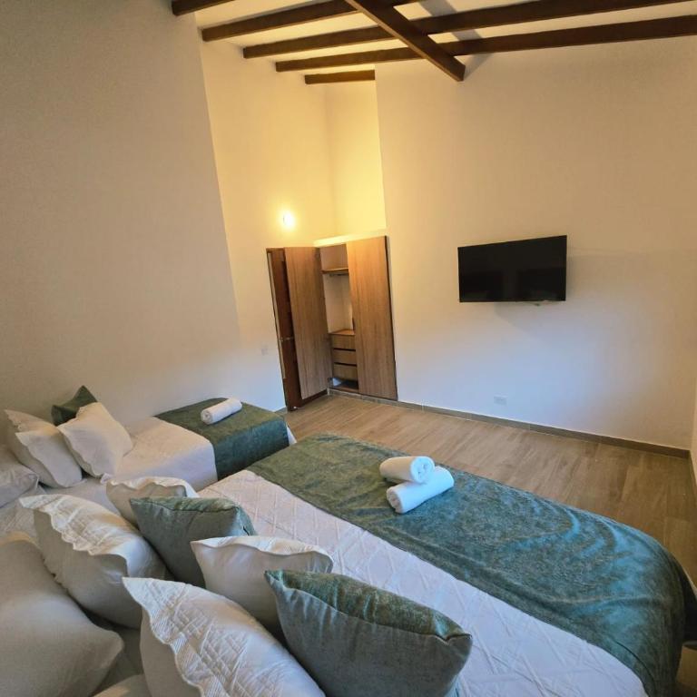 Hotel Los Olivos - Two-Bedroom Deluxe Apartment with Balcony - 5