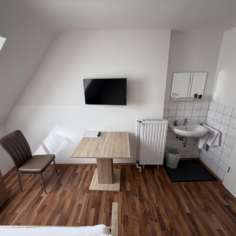 Gästehaus - Lindengarten - Einzelzimmer mit Gemeinschaftsbad - 2