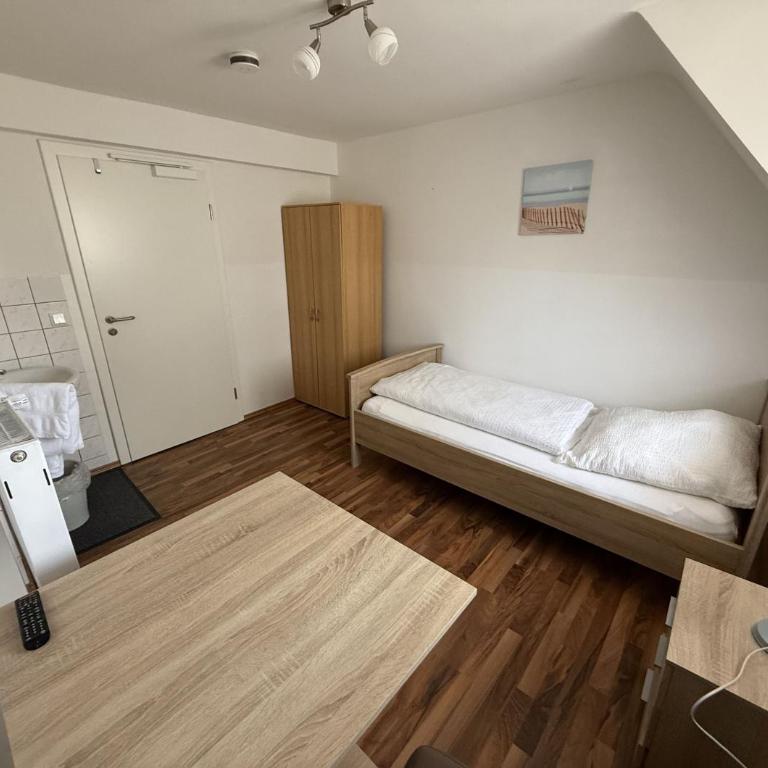 Gästehaus - Lindengarten - Einzelzimmer mit Gemeinschaftsbad - 1