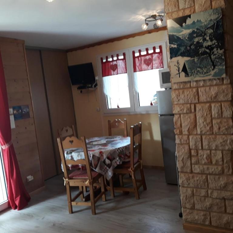 Chalet Le Belledonne - Two-Bedroom Apartment - 10