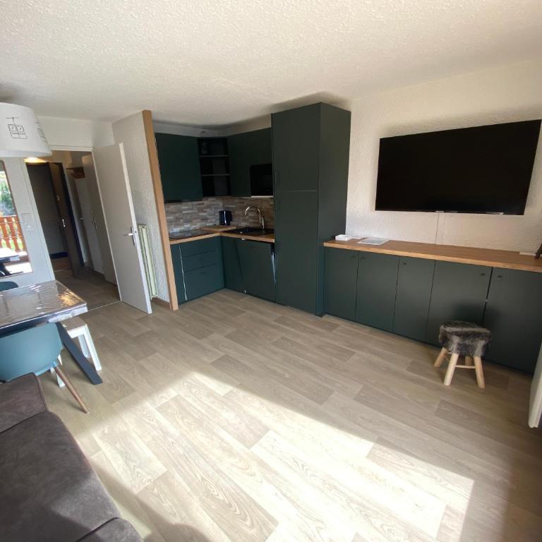 Studio Premium pied piste Belle ETOILE, Parking INCLUS - Studio with Mountain View - 9