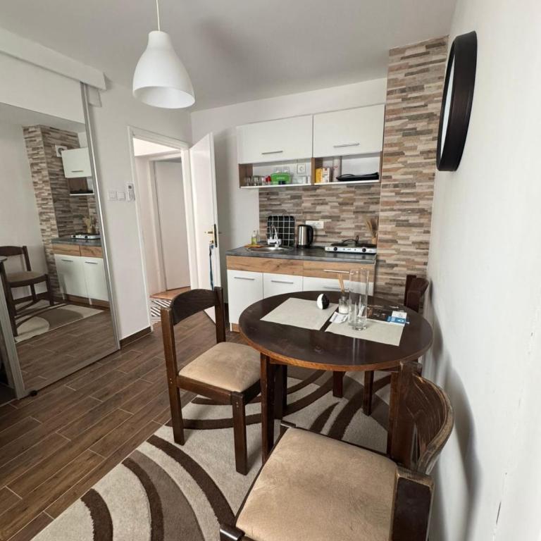 Apartments FAMILY & FRIENDS -free parking - Superior Studio - 1
