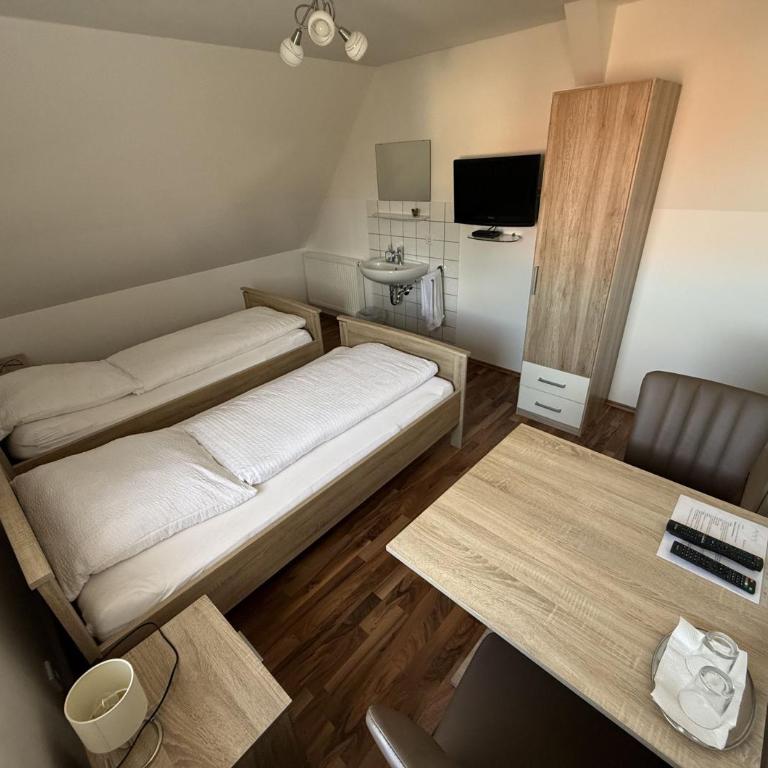 Gästehaus - Lindengarten - Doppelzimmer mit Gemeinschaftsbad - 2