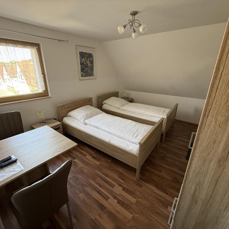 Gästehaus - Lindengarten - Doppelzimmer mit Gemeinschaftsbad - 3