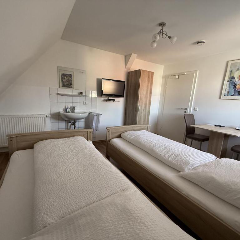 Gästehaus - Lindengarten - Doppelzimmer mit Gemeinschaftsbad - 1