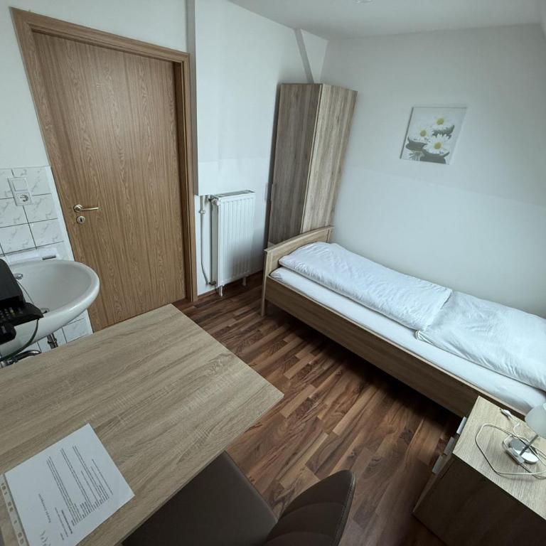 Gästehaus - Lindengarten - Einzelzimmer mit Gemeinschaftsbad - 3