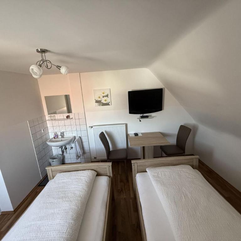 Gästehaus - Lindengarten - Doppelzimmer mit Gemeinschaftsbad - 3
